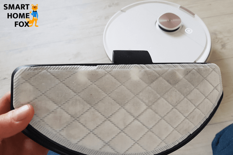 Грязная салфетка Deebot OZMO T8 после уборки спальни.